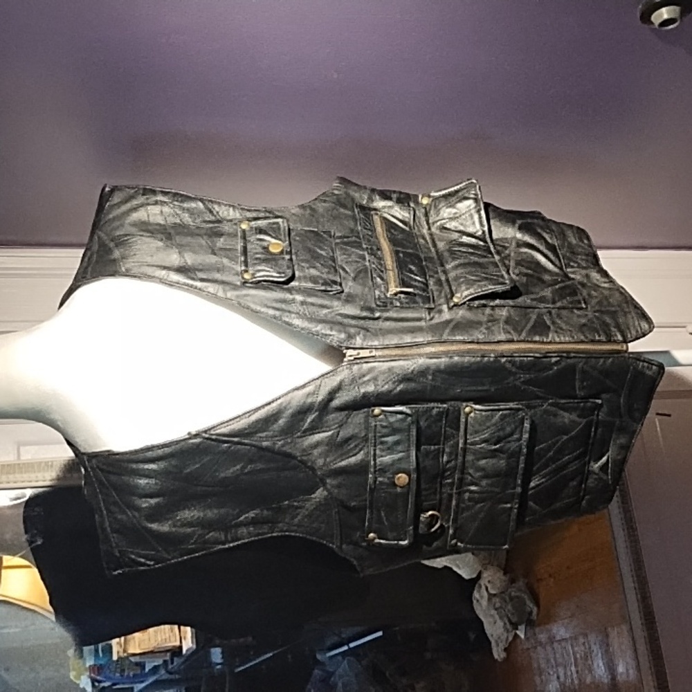 Leather bikers vest. Multi pockets. Italian Stone Design. Navarre Leather Co.